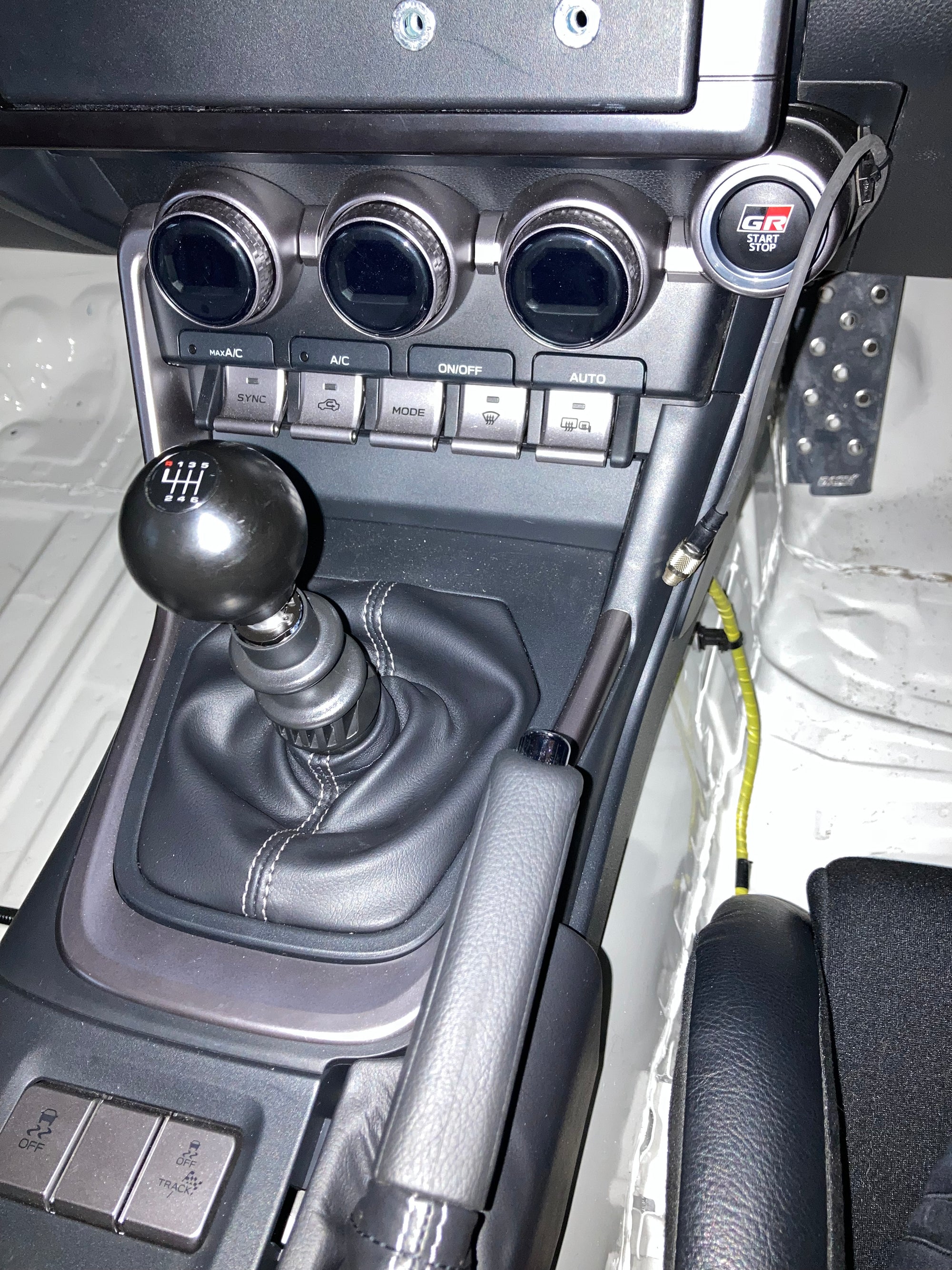 REVOLUTION QUICK SHIFT KNOB FOR TOYOTA GR86 ZN8 SUBAUR BRZ ZD8