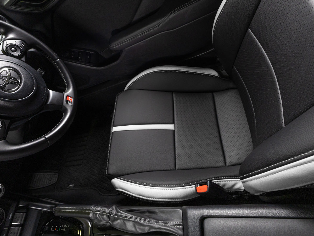 AUTOWEAR AUTOWEAR SEAT COVER BLACK AND WHITE FOR TOYOTA GR86 ZN8 SUBARU BRZ ZD8 1452-BK-WH