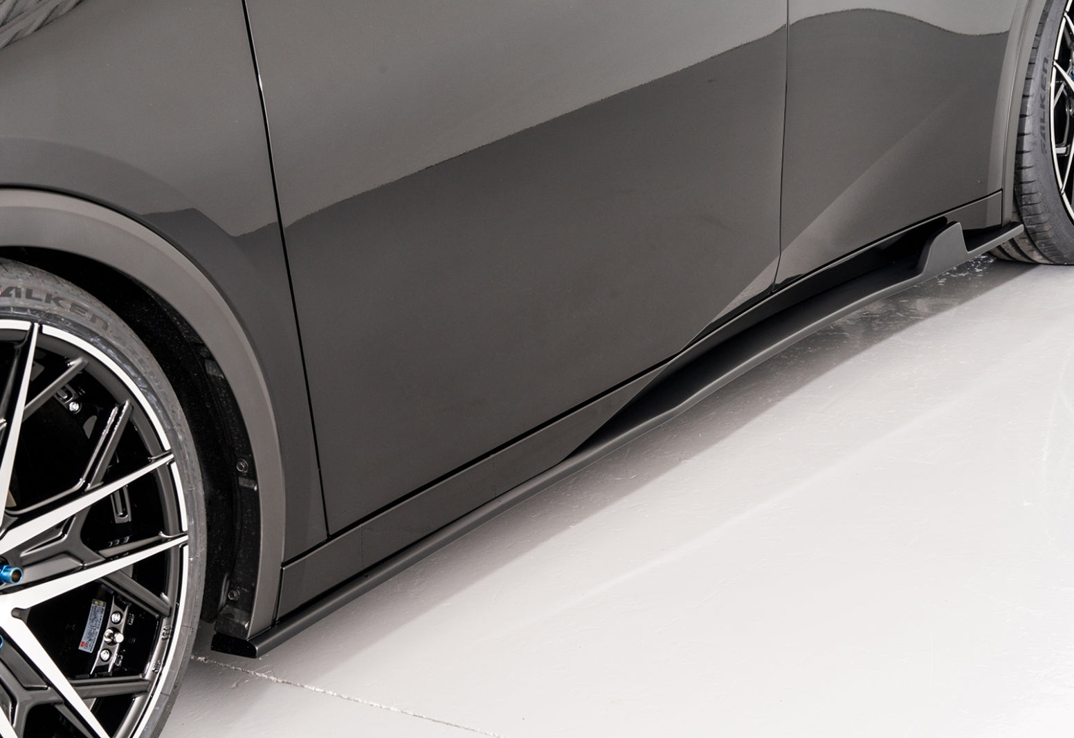 ROWEN SIDE STEP FRP UNPAINTED FOR TOYOTA PRIUS MXWH6 ZVW6 1T054J00