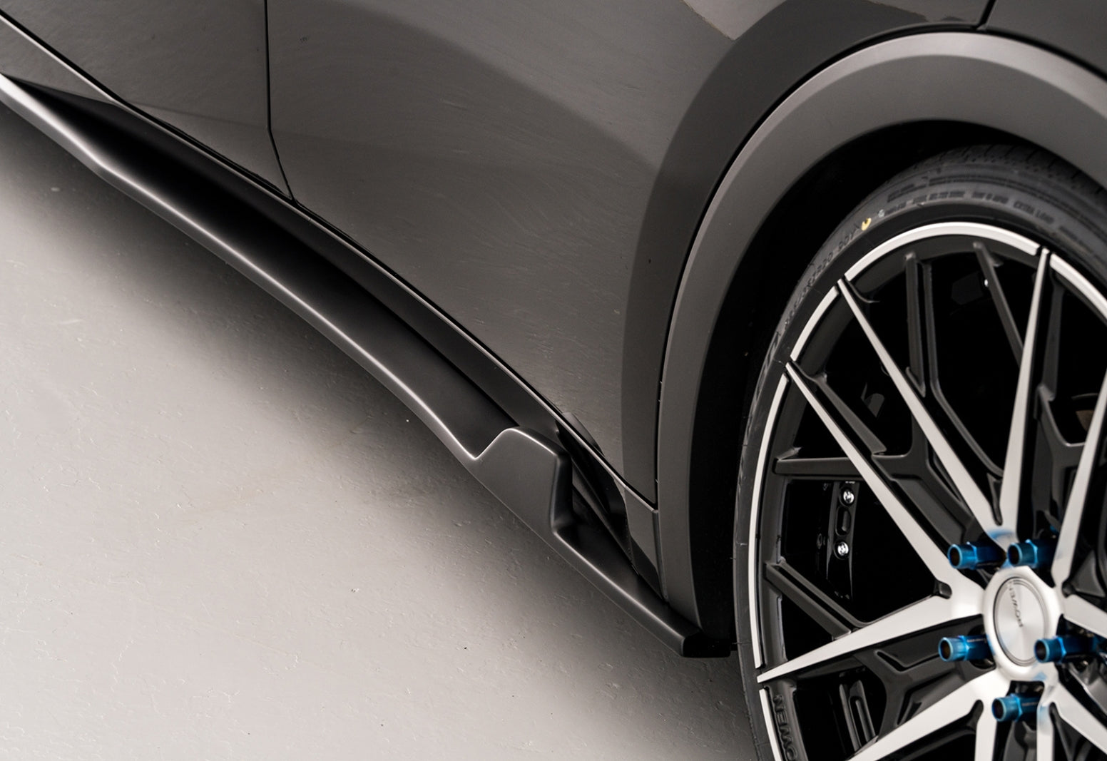 ROWEN SIDE STEP FRP UNPAINTED FOR TOYOTA PRIUS MXWH6 ZVW6 1T054J00