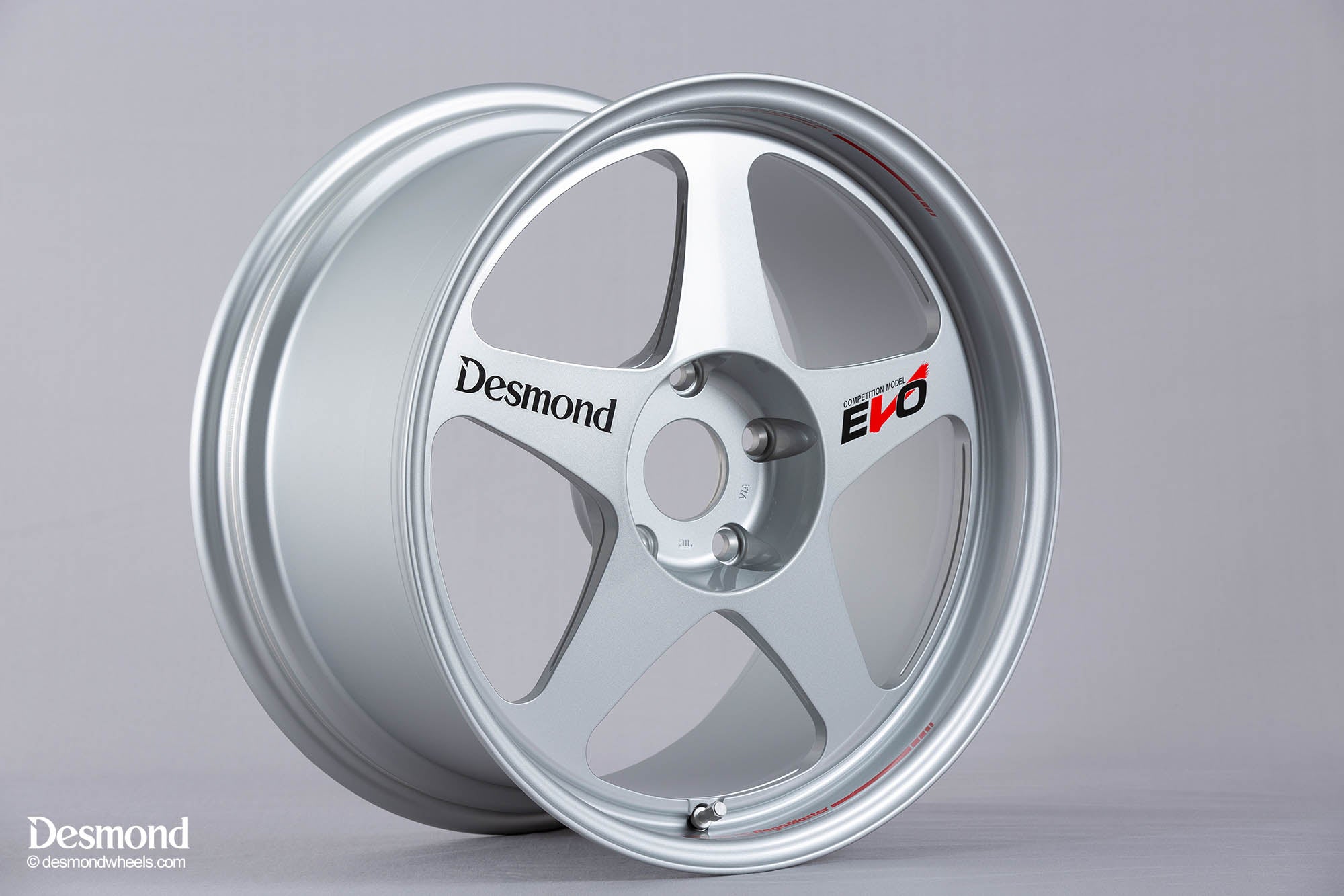 DESMOND REGAMASTER EVO II 17X9.0 +22 5X114.3 GLOSS SILVER DESMOND