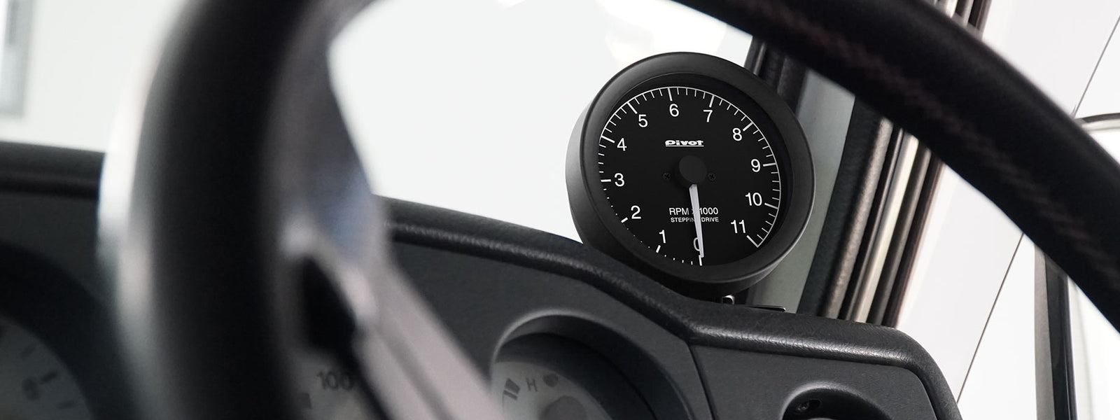 PIVOT GT GAUGE-80 TACHOMETER GAUGE WHITE LIGHT GST-8