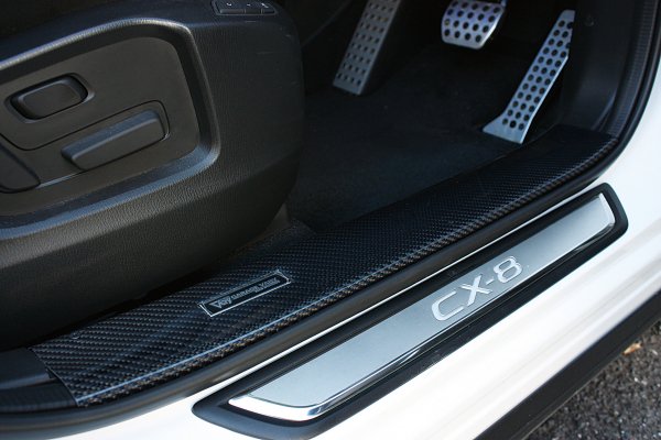 GARAGE VARY SCUFF PLATE (FRONT LEFT AND RIGHT) FOR MAZDA CX-8 KG 35-0027