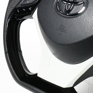 REAL ORIGINAL SERIES SET PLATE TYPE + UNDER PAD SET PIANO BLACK PLATE STEERING + WHITE UNDER PAD BLACK EURO STITCH STEERING WHEEL FOR TOYOTA C-HR 10 50  X10N-PBP-PBP-WHP