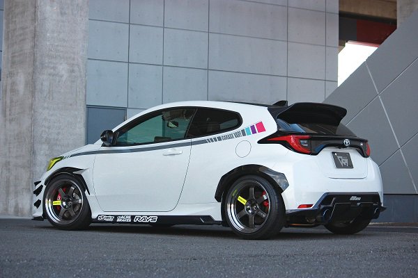 GARAGE VARY SIDE STEP TWILL CARBON FOR TOYOTA GR YARIS GXPA16 10 30-8004