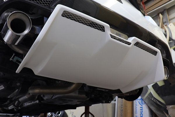 GARAGE VARY CENTER DIFFUSER FRP FOR TOYOTA GR YARIS GXPA16 10 30-8009