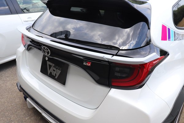 GARAGE VARY GATE SPOILER FRP FOR TOYOTA GR YARIS GXPA16 10 30-8015