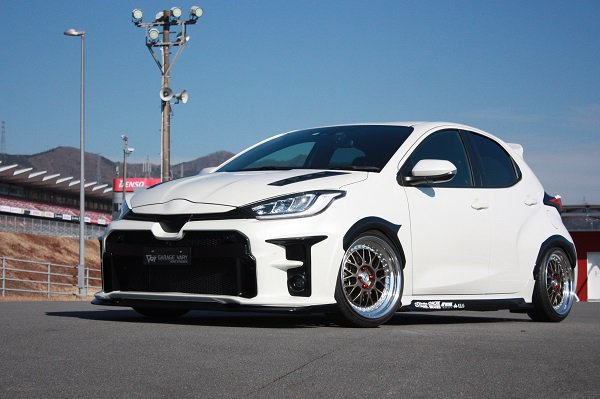 GARAGE VARY FRONT BUMPER FOR TOYOTA YARIS 34-1007