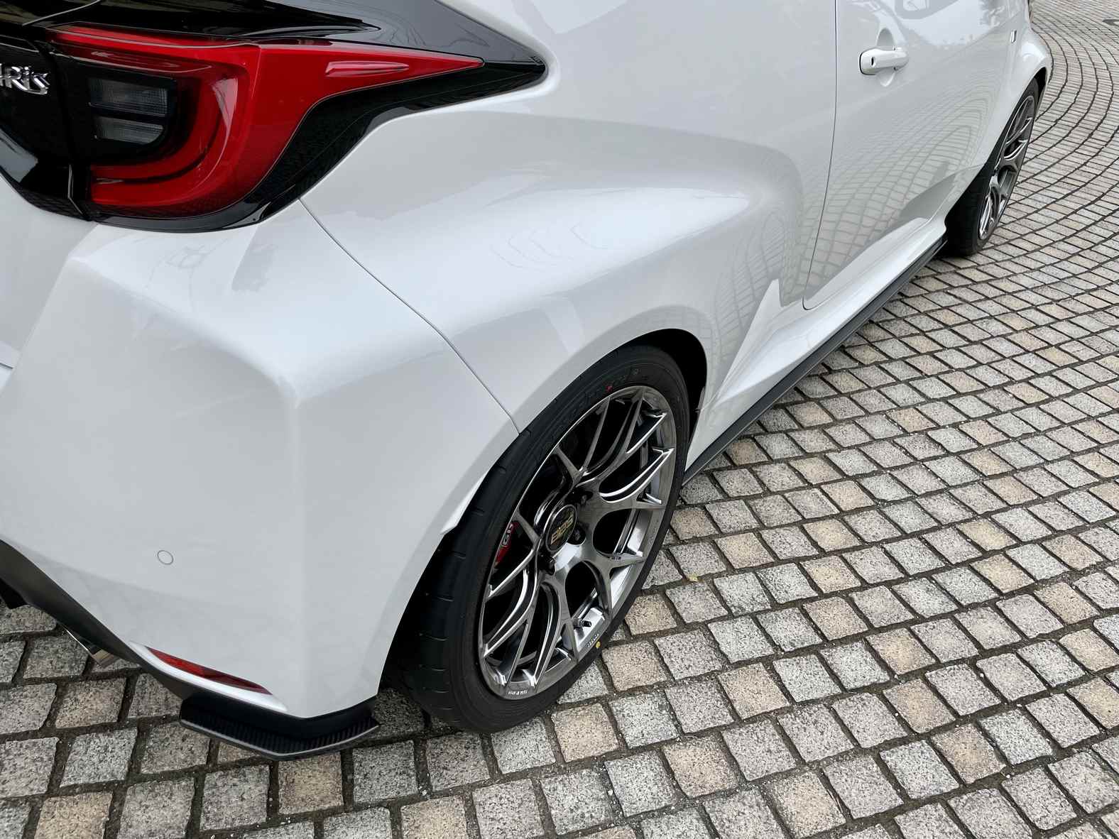 LEMS CARBON REAR UNDER SPLITTER LR SET UNPAINTED FOR GR YARIS GXPA16 12 L868-1